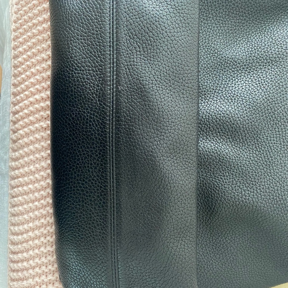 Authentic Burberry hobo calfskin purse - Picture 7 of 8